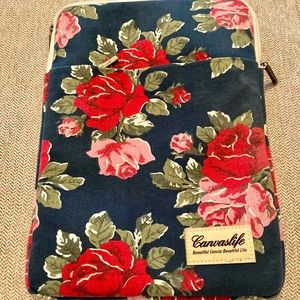 Floral Electronics Sleeve - Blue and Red Canvaslife 14 in